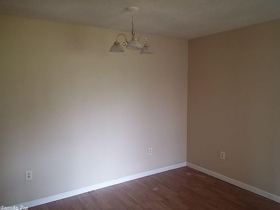 4th image of 320 Beryl Rd