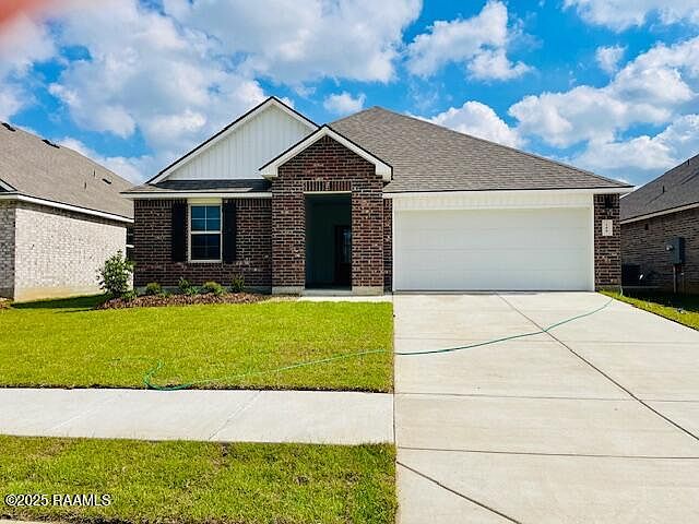 1st image of 109 Broussard Hill Dr