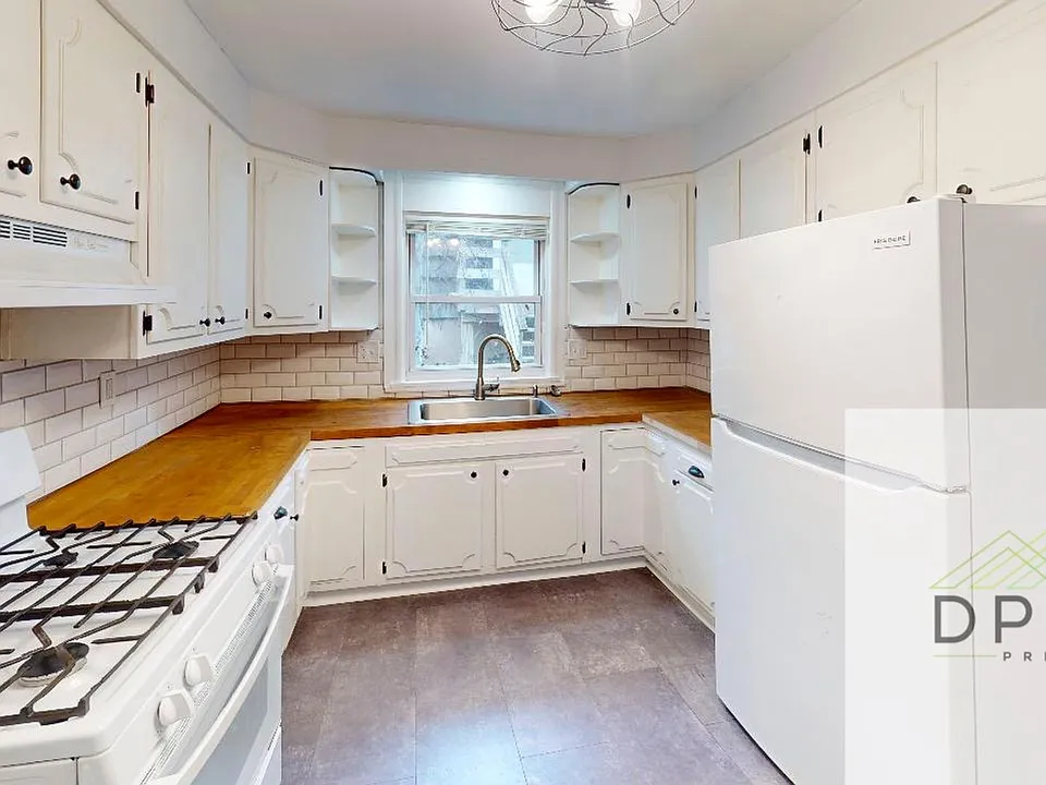 306 E Hillsdale