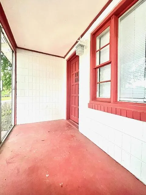 3 bed, 900 sqft, $1,350 — Photo 2