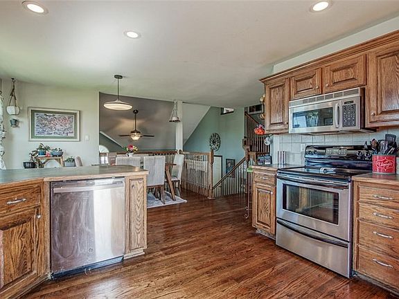 4th image of 1209 NW Persimmon Dr