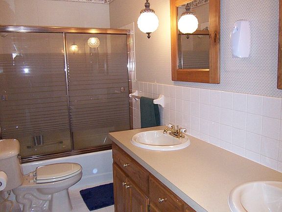 Large guest bath