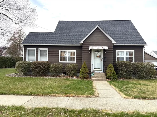 22 Felicia St, Springfield, MA 01104