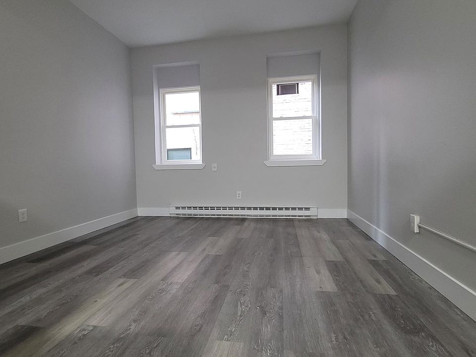 1st image of 8-10 King St #4