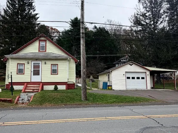 1021 Lower Demunds Rd, Dallas, PA 18612