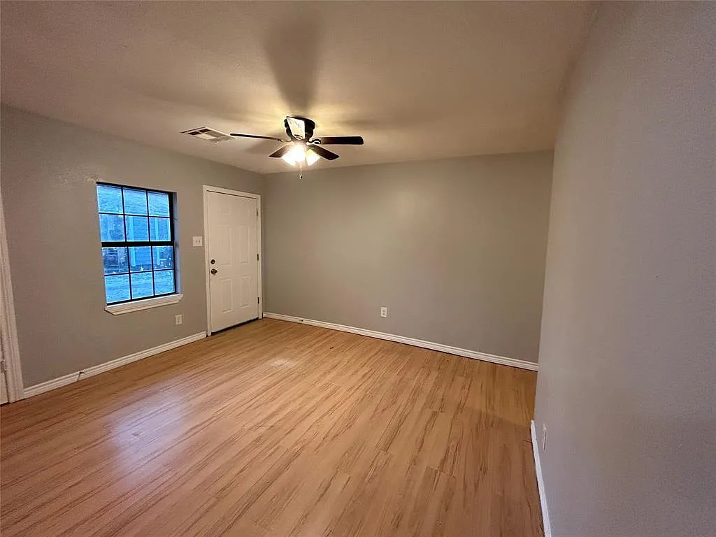 2 bed, 1.0 bath, 608 sqft, $850 — Photo 2
