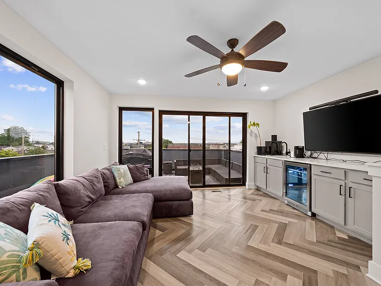2200 W 7th St — Photo 15