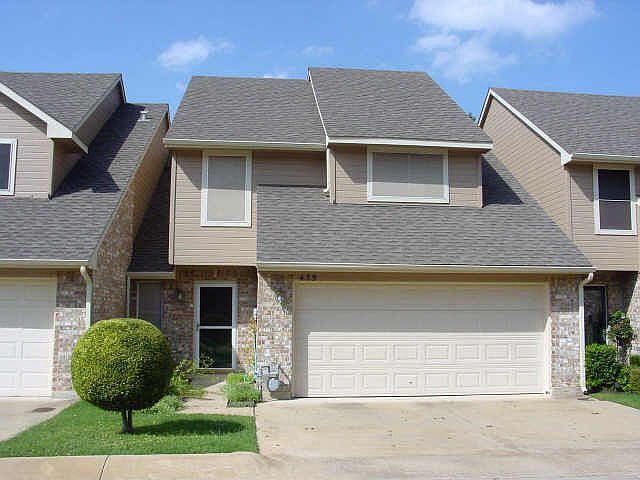 1st image of 435 Oak Leaf Dr