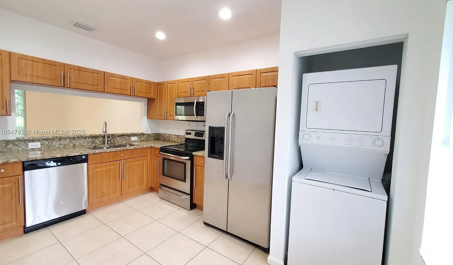 2 bed, 2.5 bath, 1100 sqft, $2,499 — Photo 3