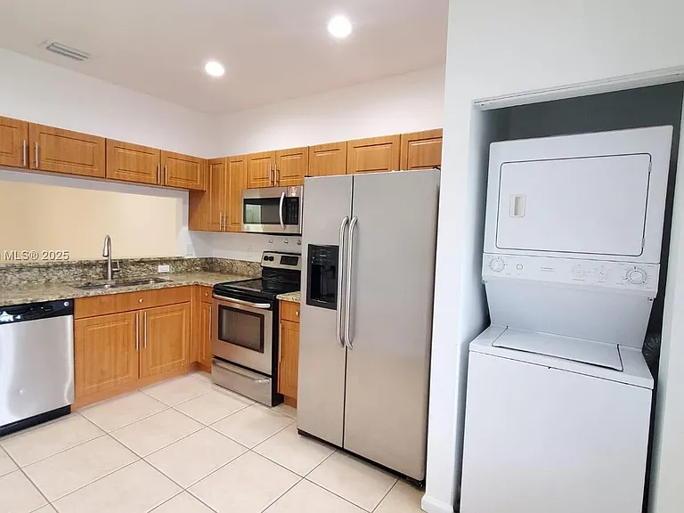 8222 SW 27th St — Photo 3