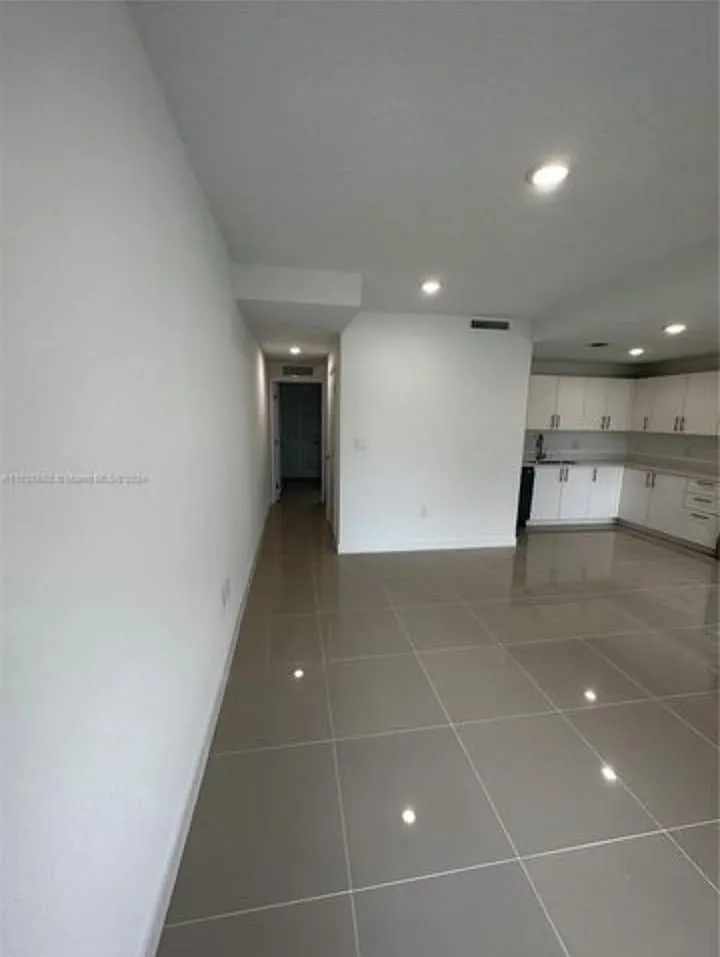 4 bed, 3.5 bath, 1430 sqft, $2,850 — Photo 3