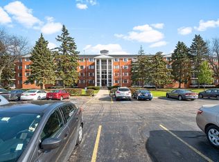 1050 N Farnsworth Ave APT 103, Aurora, IL 60505