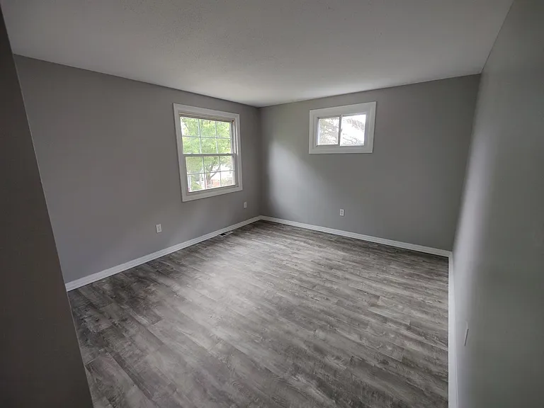 1468 Parkview Dr — Photo 4