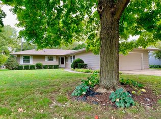 830 Valley View Dr, Ottawa, IL 61350