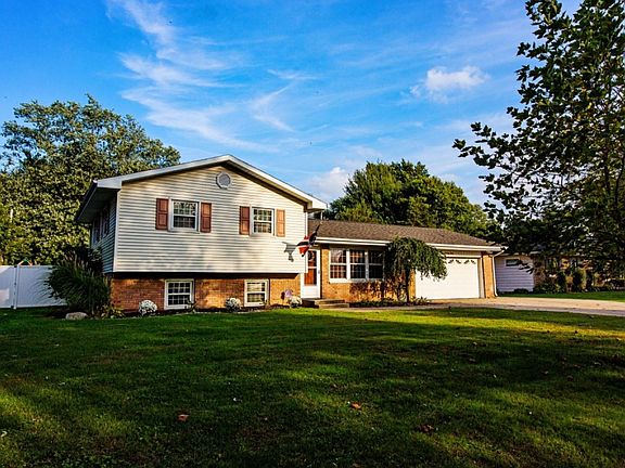 3rd image of 73 Greenway Dr