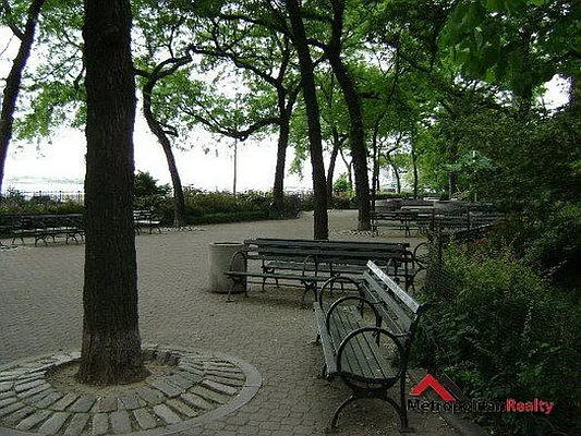 Rented by Metropolitan Realty | media 7