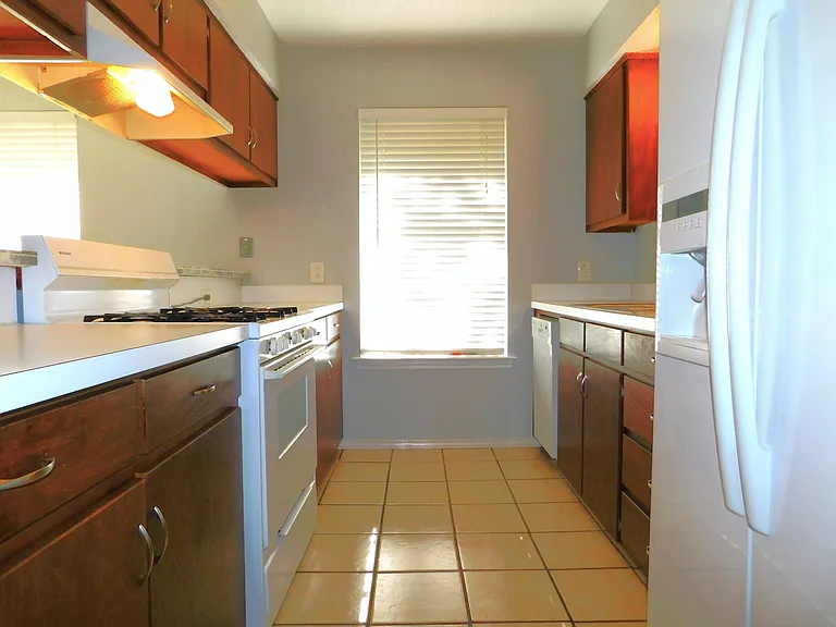 1114 E Mulberry St — Photo 9