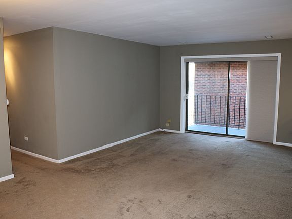 4th image of 100 Clubhouse Ln APT 304