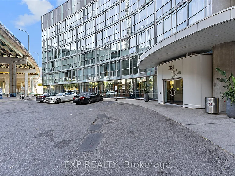 38 Dan Leckie Way #2103 — Photo 33