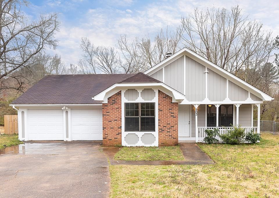 1st image of 903 Crawford Cir