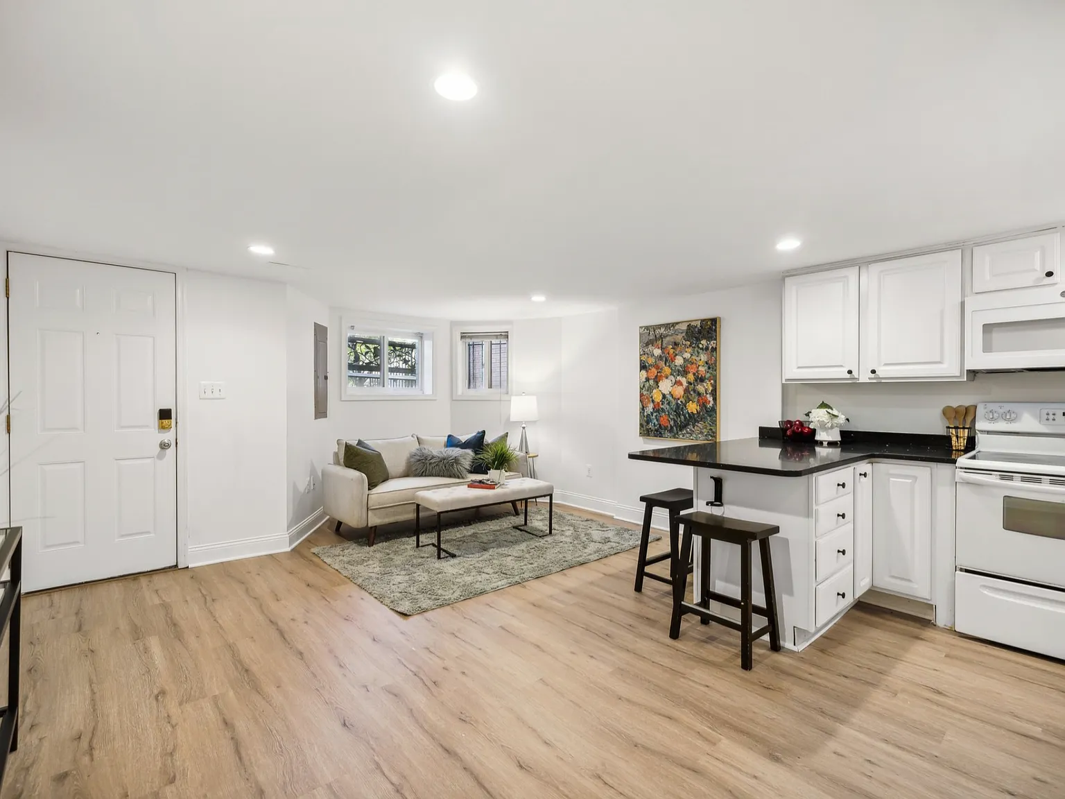 2 bed, 943 sqft, $2,050 — Photo 1