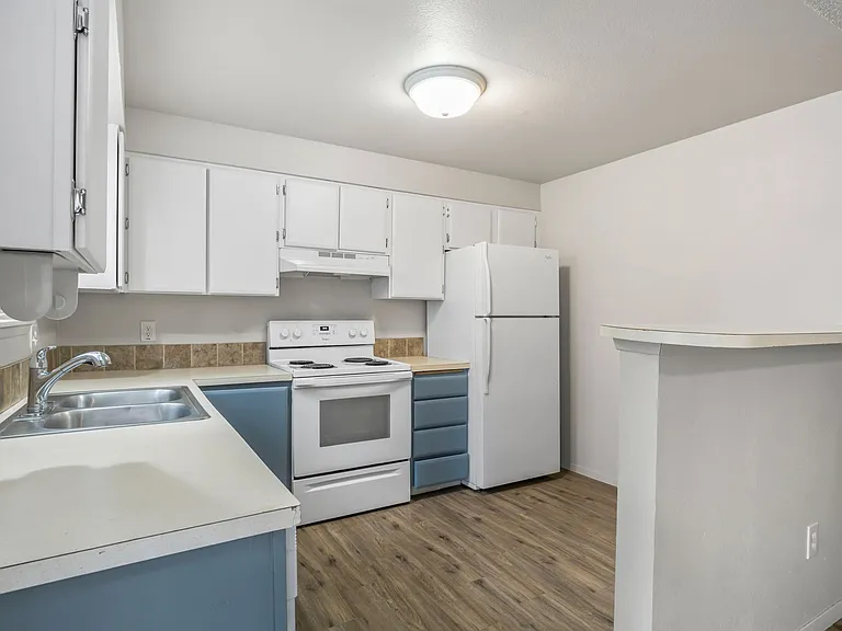 179 SW Hayes Ave — Photo 7