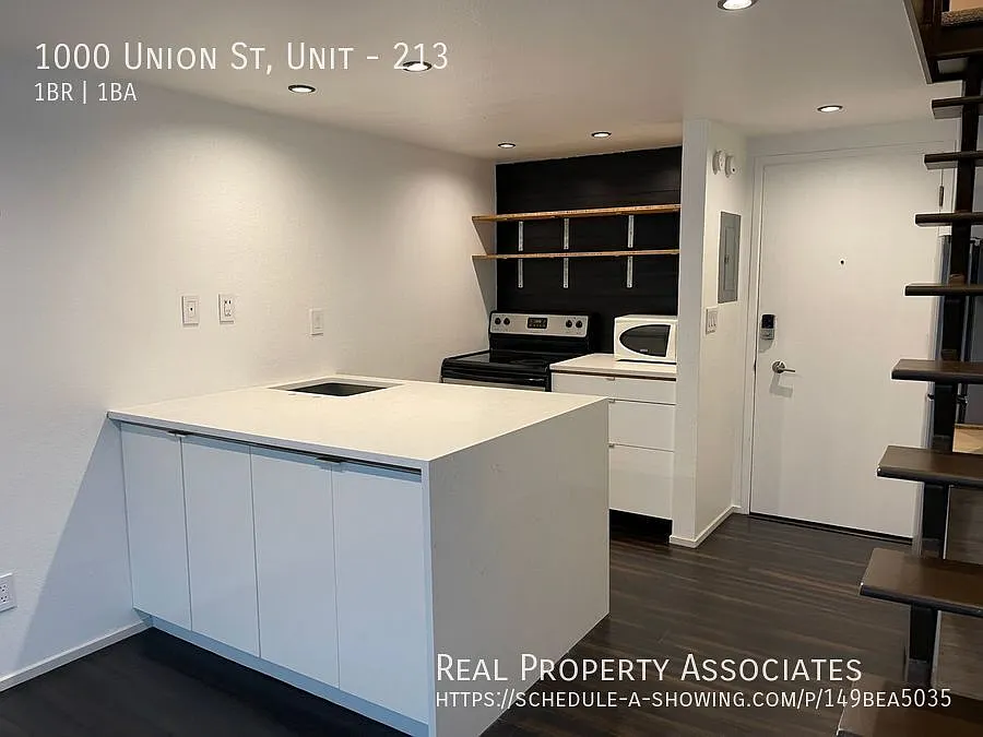 First Hill Condo — Photo 4