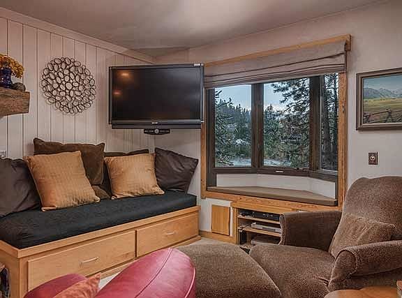 4th image of 227 Squaw Valley Rd #1