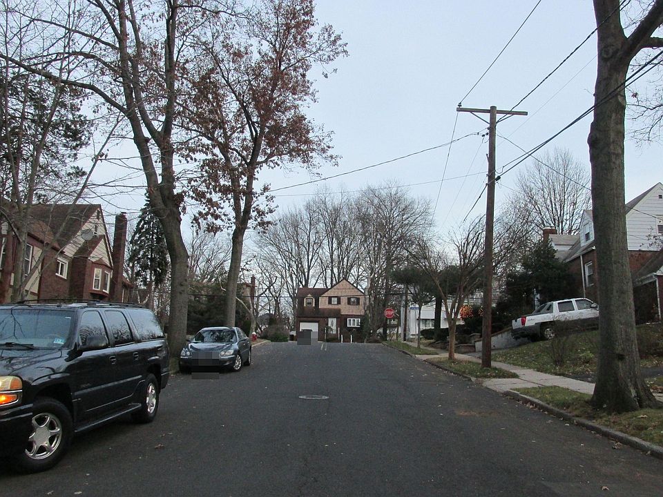 2nd image of 596 Kent Ave