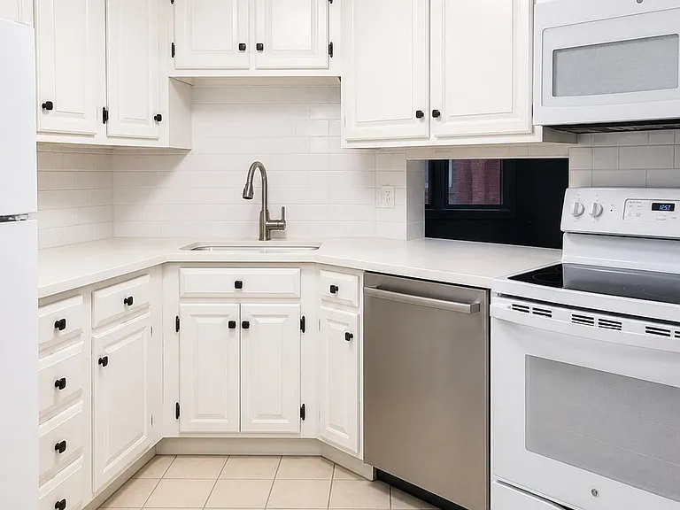 47 Harvard St #201 — Photo 9