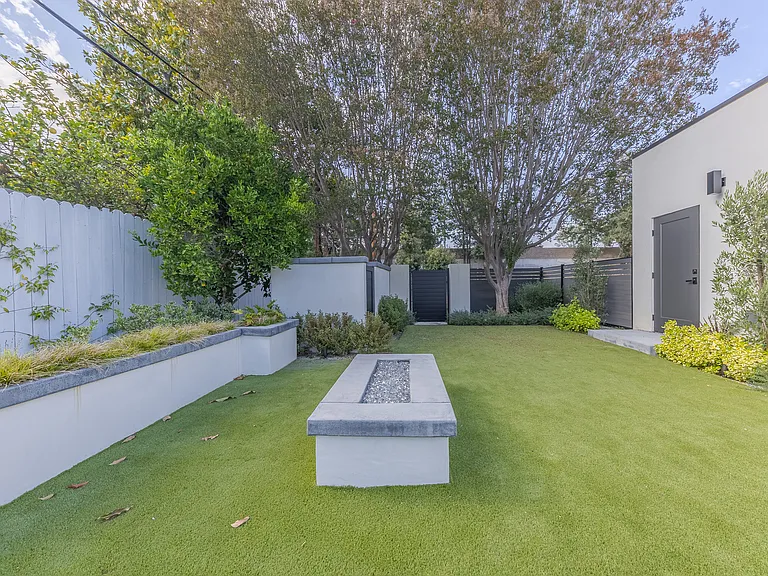 4557 Camellia Ave — Photo 24
