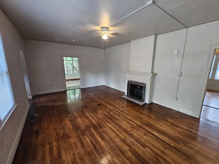 327 N Main St — Photo 20