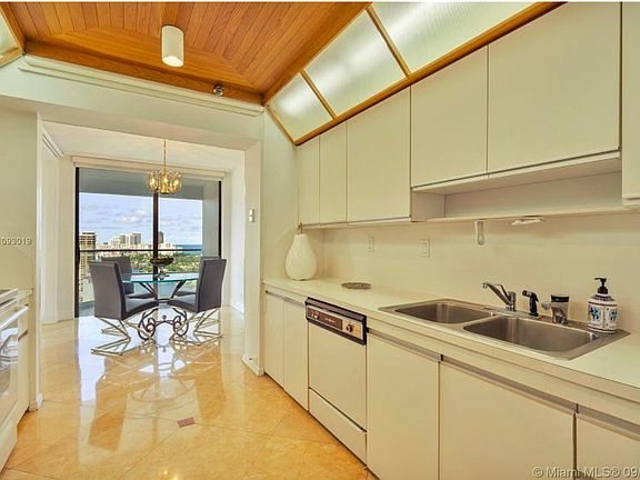 4th image of 19709 Turnberry Way #28K