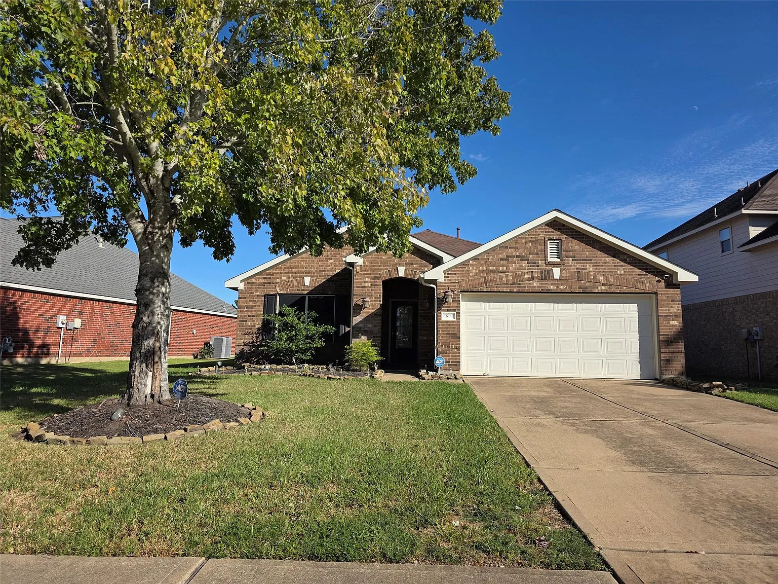 3 bed, 2.0 bath, 1796 sqft, $2,200 — Photo 1