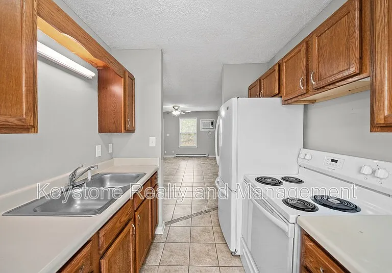 191 Oak St #2 — Photo 8