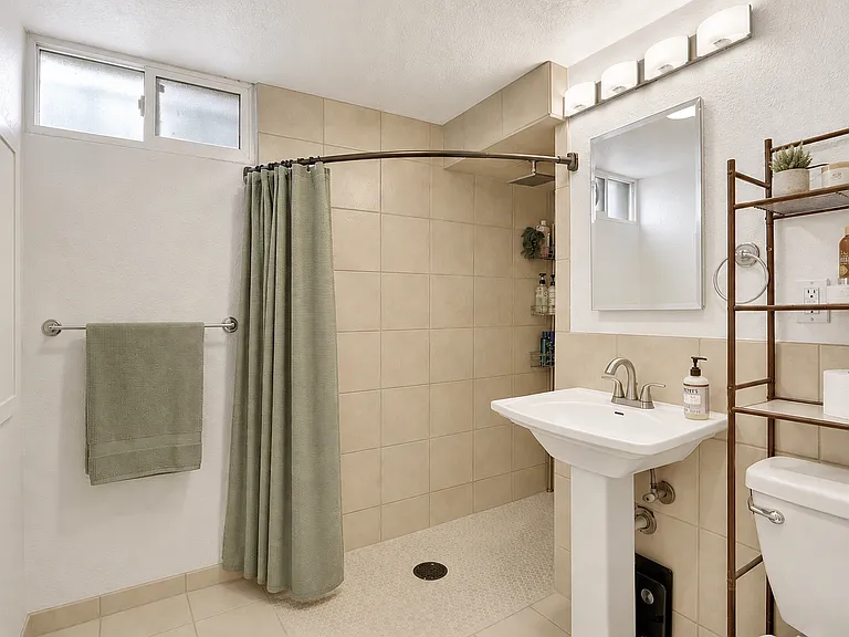3301 Kearney St — Photo 4