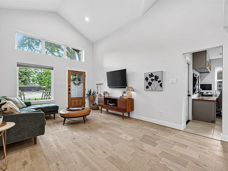 209 Woodard St — Photo 9