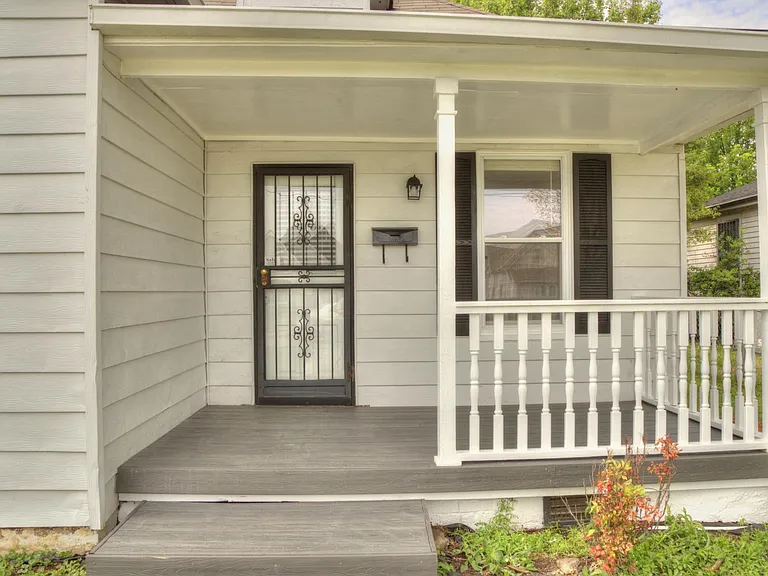 1619 Lawson Ave — Photo 2