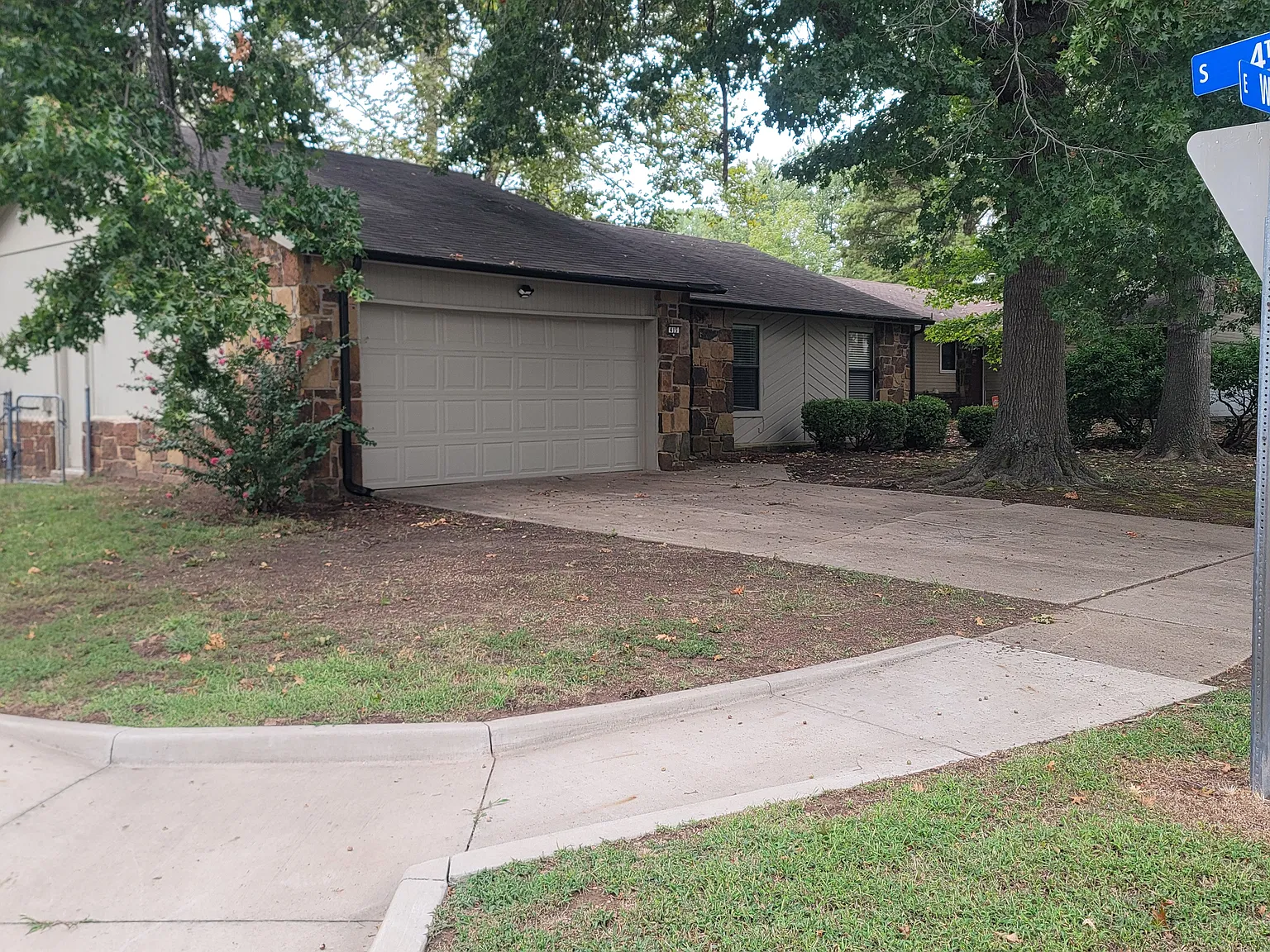 3 bed, 1027 sqft, $1,850 — Photo 2