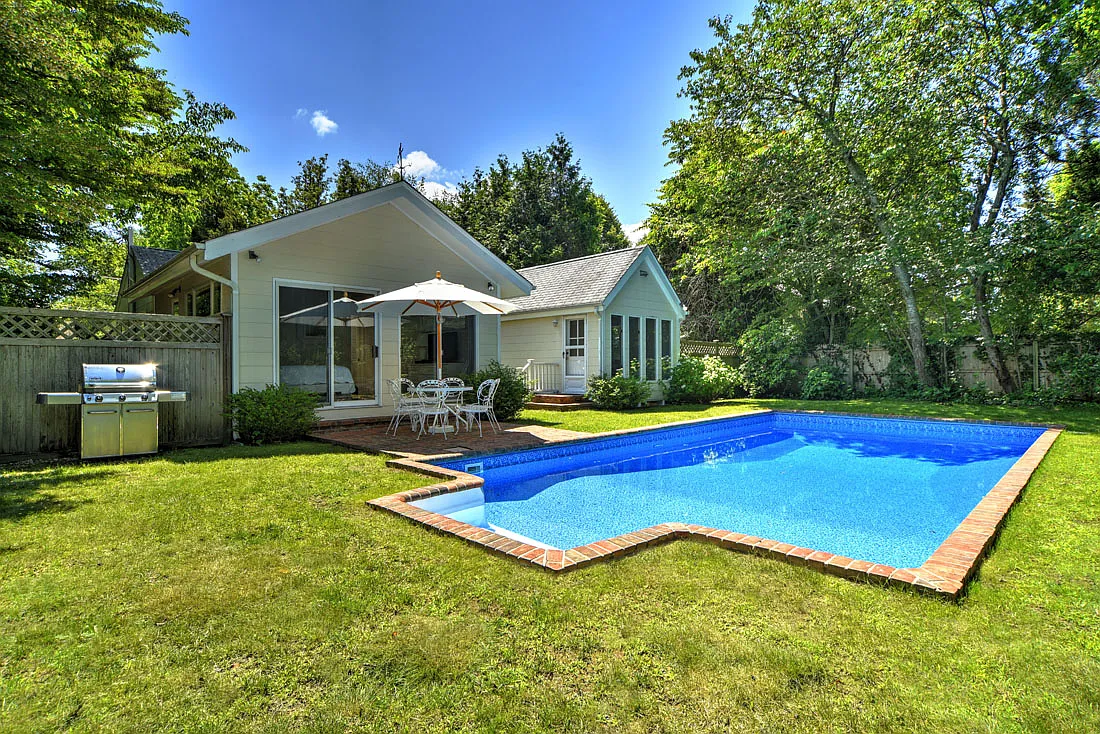 Modern Kitchen, Heated Pool! Heart of EH Village! — Photo 2