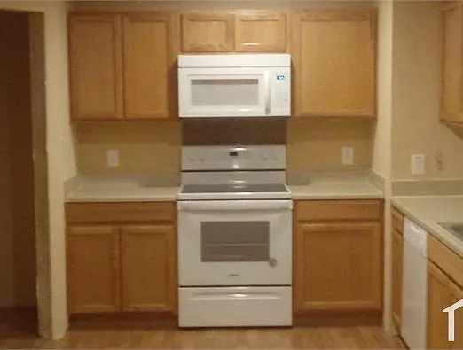 5 bed, 1886 sqft, $2,500 — Photo 4