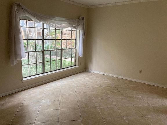 4th image of 4349 Bellaire Dr S #131S