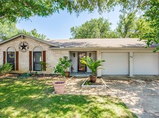 828 Ridge Dr, Bedford, TX 76021