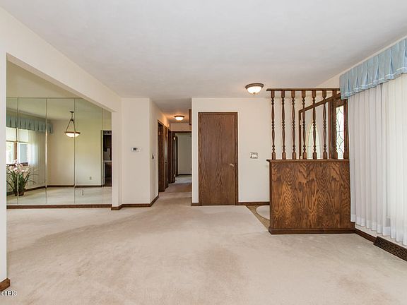 5th image of 160 Winding Wood Way
