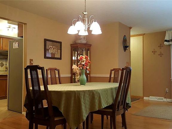 5th image of 68 Brooklane Dr