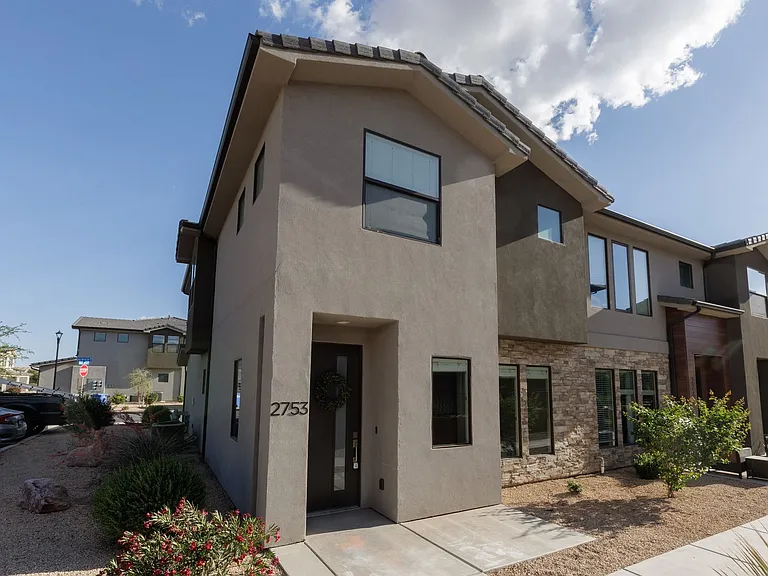 2753 E Gray Birch Dr — Photo 1