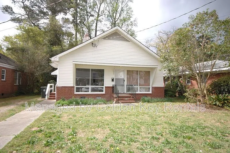 1202 E Walnut St #A