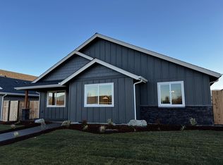 2551 SW Elmer Nelson Ln, Grants Pass, OR 97527