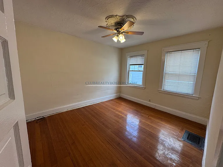 52 Montfern Ave #3 — Photo 17