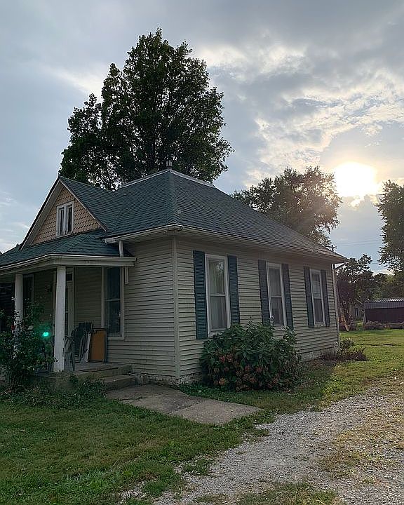 209 N Main St, Owaneco, IL 62555 Zillow